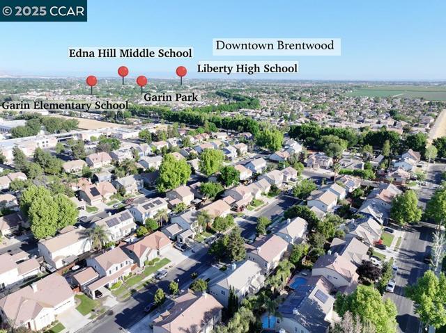 96 Heritage Way, Brentwood CA: https://media.crmls.org/mediaz/051f64a5-0183-439f-9076-9d8989a6c9d9.jpg
