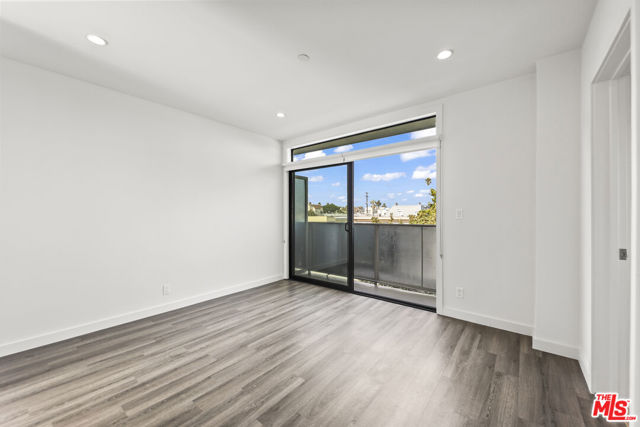 1254 9th Street, Santa Monica CA: https://media.crmls.org/mediaz/051f9c91-23f2-47d0-9f16-3f75a0befe2d.jpg