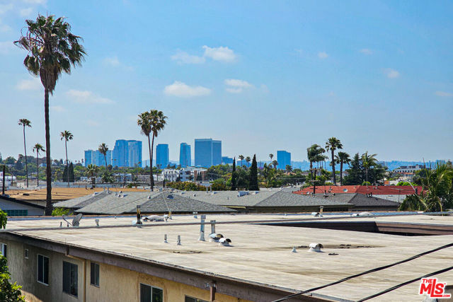 2055 S Garth Avenue, Los Angeles CA: https://media.crmls.org/mediaz/051fc032-b202-4793-8bf7-0974f7ea8957.jpg