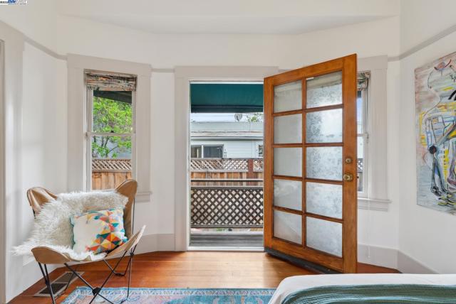3206 Garfield Ave, Alameda CA: https://media.crmls.org/mediaz/051fde9b-b8d7-4241-a3ef-ee09801a2aff.jpg