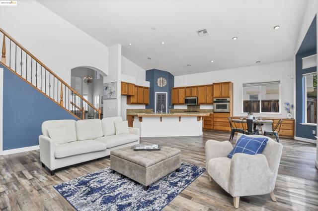 1212 landover, Brentwood CA: https://media.crmls.org/mediaz/051fe152-a003-4722-9441-091bf6029fbf.jpg