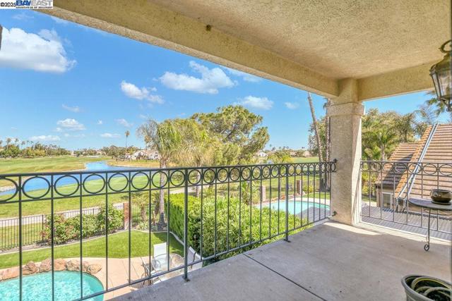 5160 Edgeview Dr, Discovery Bay CA: https://media.crmls.org/mediaz/051fff22-08aa-4e9b-8460-dbd9a047ec56.jpg