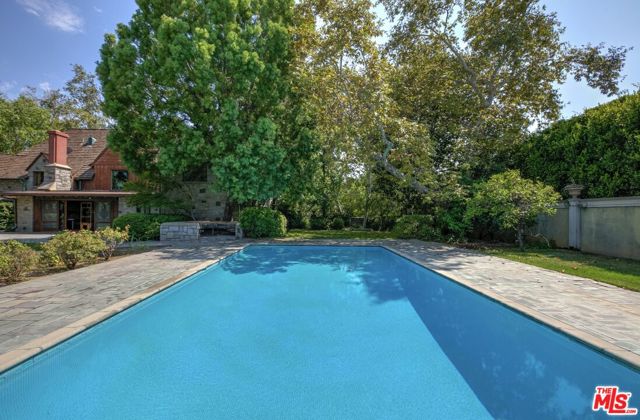 9463 Sunset Boulevard, Beverly Hills, California 90210, 5 Bedrooms Bedrooms, ,6 BathroomsBathrooms,Single Family Residence,For Sale,Sunset,23339263