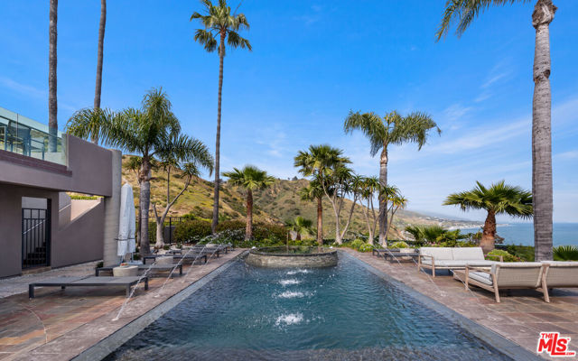 26720 Via Linda Street, Malibu CA: https://media.crmls.org/mediaz/05203507-e991-40ca-87e0-f315885615b5.jpg
