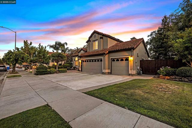 1340 Breakwater Way, Brentwood CA: https://media.crmls.org/mediaz/05204c69-96f6-4e45-b231-ea6028a7f050.jpg