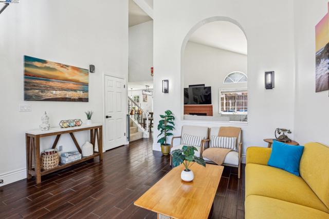 1060 Green Point Ct, Concord CA: https://media.crmls.org/mediaz/052074f6-23d9-4971-9aa9-39a677155eb7.jpg