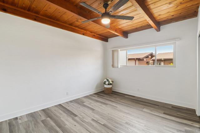 519 Stratford Ct, Del Mar CA: https://media.crmls.org/mediaz/0520867c-5b8e-4109-886a-48e3711b01b9.jpg