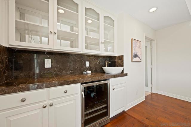 4048 Raffee Dr, San Diego CA: https://media.crmls.org/mediaz/0520a722-bc81-4bc2-a7b1-015f05544ee4.jpg