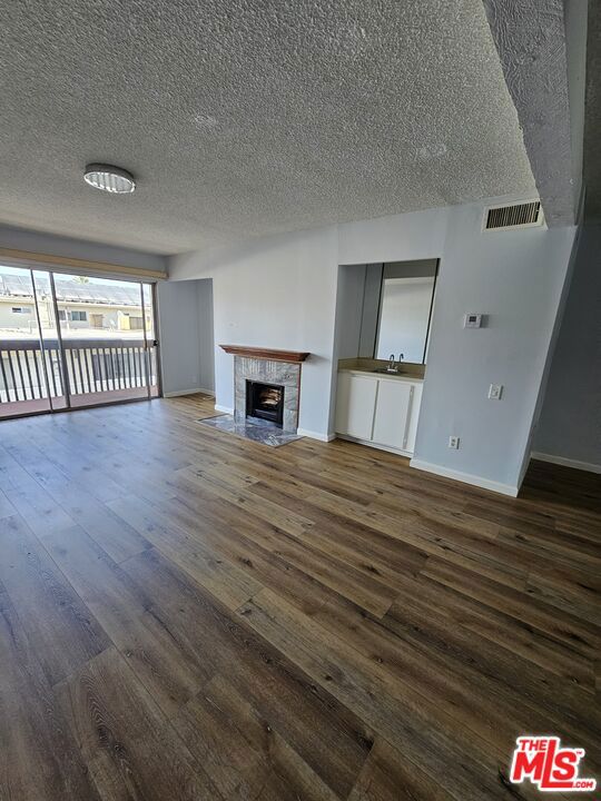 5334 N Lindley Avenue, Encino CA: https://media.crmls.org/mediaz/0521043d-7357-47aa-af2c-c36151903b82.jpg