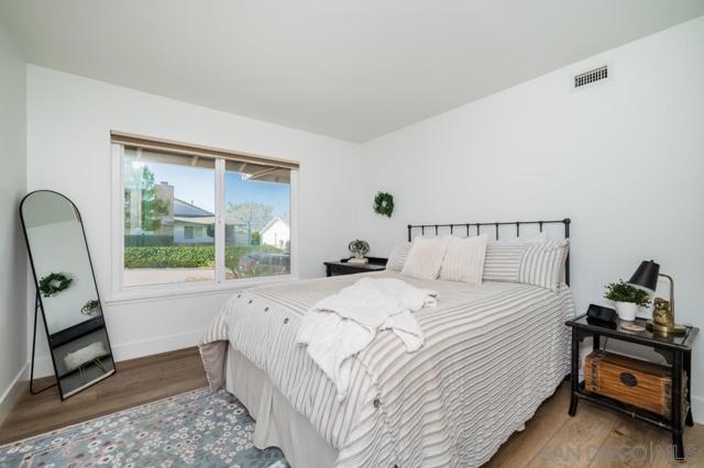 7634 Flag Lake, San Diego CA: https://media.crmls.org/mediaz/05215218-e7de-438c-98db-7a38c47c2eb8.jpg