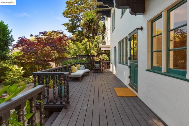 2583 Buena Vista Way, Berkeley CA: https://media.crmls.org/mediaz/05218948-75de-4fea-b1f9-c92a5ec46ce9.jpg