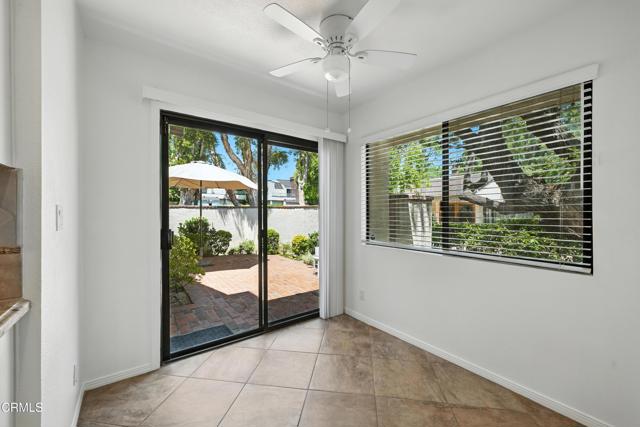 Detail Gallery Image 9 of 49 For 18731 Hatteras St #35,  Tarzana,  CA 91356 - 3 Beds | 2/1 Baths