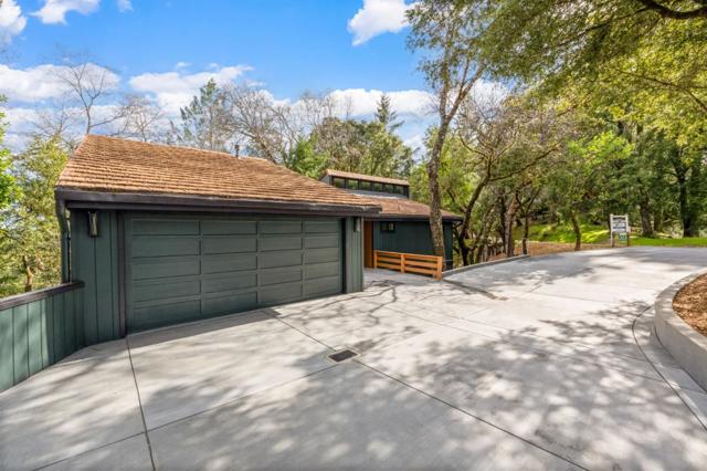 18319 Las Cumbres Road, Los Gatos CA: https://media.crmls.org/mediaz/0521cbd6-0cf8-4f60-9b31-4f883b6d2cfa.jpg