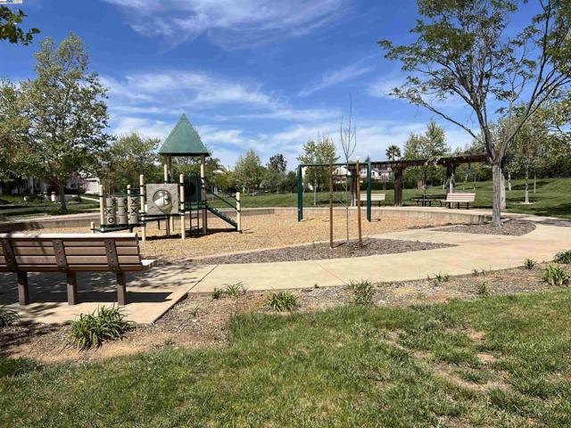 3043 Picholine Dr, Livermore CA: https://media.crmls.org/mediaz/0521d702-3203-4296-9025-fd823c0807db.jpg