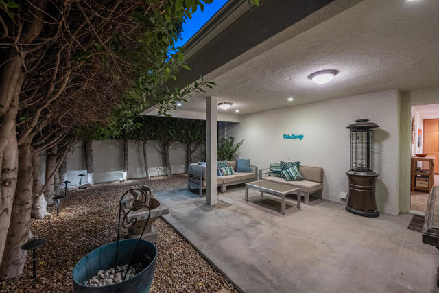 590 N Plaza Amigo, Palm Springs, CA 92262