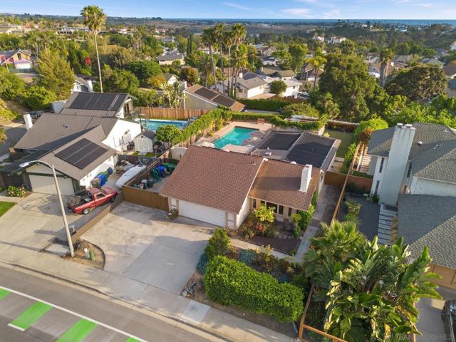 1745 Tamarack Ave, Carlsbad CA: https://media.crmls.org/mediaz/05228e2d-86ab-49c0-8d1d-fc9bf4c59522.jpg
