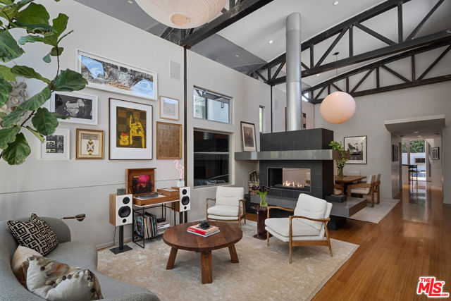 8735 Dorrington Avenue, West Hollywood CA: https://media.crmls.org/mediaz/0522d206-823c-4519-9c95-107a6cb3ba25.jpg