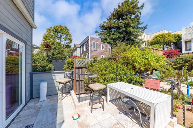 440442 29th Street, San Francisco CA: https://media.crmls.org/mediaz/05239c60-9854-48b7-a5cb-006843e255f3.jpg