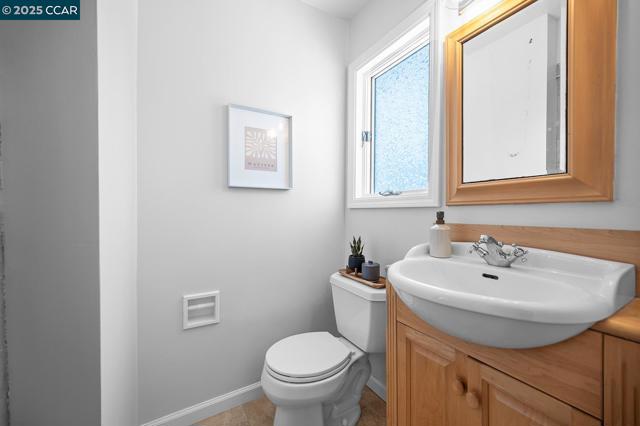 196 Miramonte Rd, Walnut Creek CA: https://media.crmls.org/mediaz/0524bfc5-137a-47d7-807a-b8fee669481e.jpg