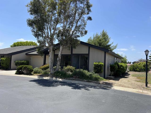 1404 Lombard Street, Vista CA: https://media.crmls.org/mediaz/0525745d-7820-4e9e-aeb8-5255407d21ef.jpg