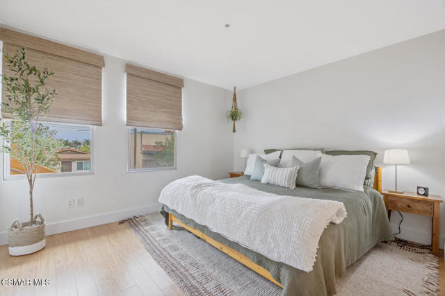 285 N Ventura Avenue, Ventura CA: https://media.crmls.org/mediaz/0525cb3b-af8a-4869-9e81-43b93bb113ce.jpg