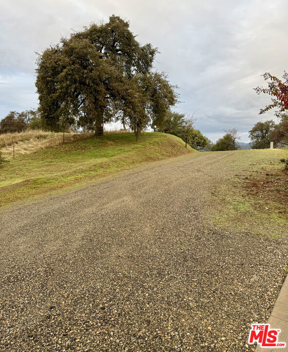 31229 Rolling Meadow Court, Coarsegold CA: https://media.crmls.org/mediaz/05260ae4-9078-4a91-a886-ef8715638a24.jpg