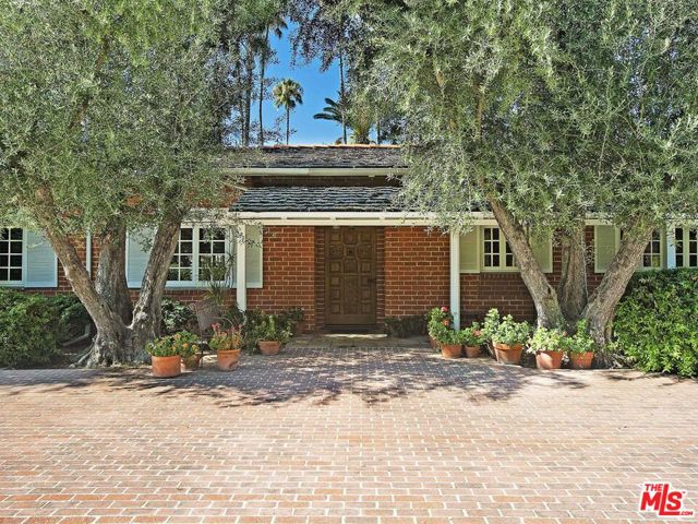 17545 Parthenia Street, Sherwood Forest CA: https://media.crmls.org/mediaz/05260e20-e332-454c-8e90-db19c20fd5da.jpg