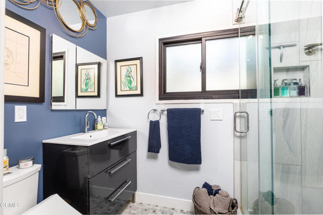 354 Glenullen Drive, Pasadena CA: https://media.crmls.org/mediaz/052637e6-84e2-4663-99d3-740b4a726e73.jpg