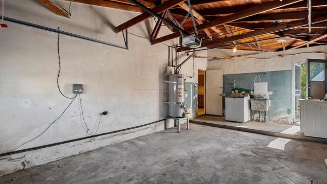 5220 E Falls View, San Diego CA: https://media.crmls.org/mediaz/052638d6-693d-4374-8edb-88579f1158f8.jpg