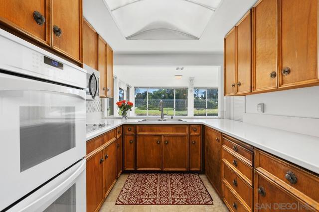 12039 Caminito Cadena, San Diego CA: https://media.crmls.org/mediaz/0526455f-c6a0-4e23-a9fe-254b35c7e9cc.jpg