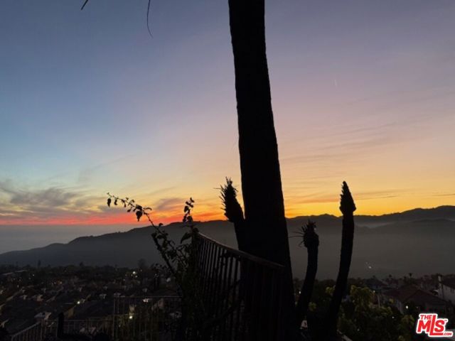 1648 Chastain, Pacific Palisades CA: https://media.crmls.org/mediaz/05264c9e-3985-4cd2-a79e-1c7e53139d77.jpg