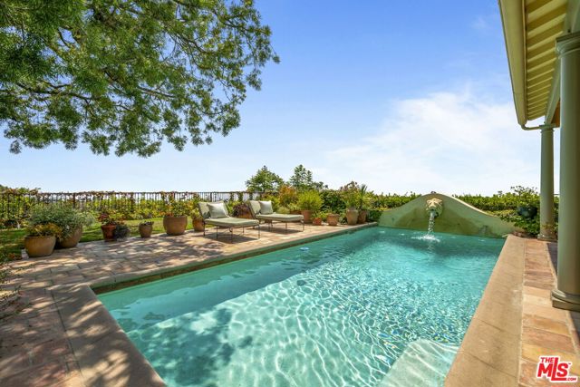 1634 Gilcrest Drive, Beverly Hills CA: https://media.crmls.org/mediaz/05267265-26d3-4e3d-80d9-410a98d174f6.jpg