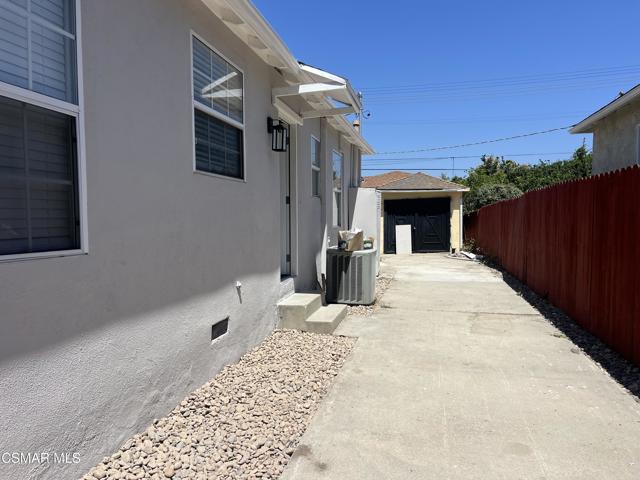 4934 Enfield Avenue, Encino CA: https://media.crmls.org/mediaz/0526b2c8-2d9a-42f9-bd0d-5dde083fc5f8.jpg