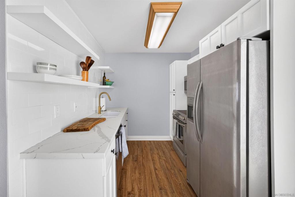 2850 Reynard Way - photo 8