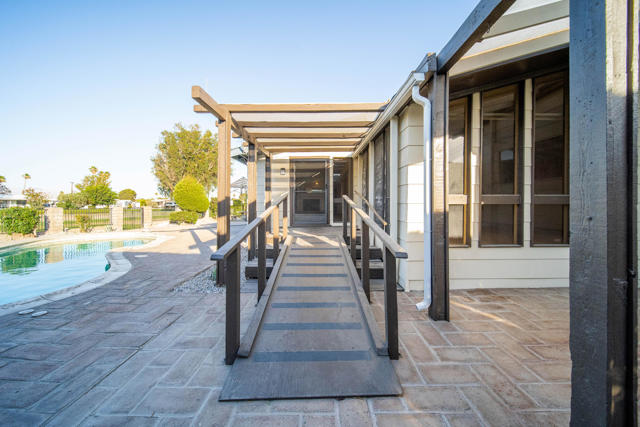 33440 Carlsbad Circle, Thousand Palms CA: https://media.crmls.org/mediaz/052783bf-8f91-4f69-bb7d-a600a9b41b26.jpg
