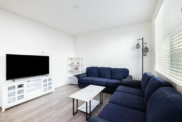342 Fuerte Drive, Santa Paula CA: https://media.crmls.org/mediaz/05278b8e-544e-42f3-840b-5f6f22089f81.jpg