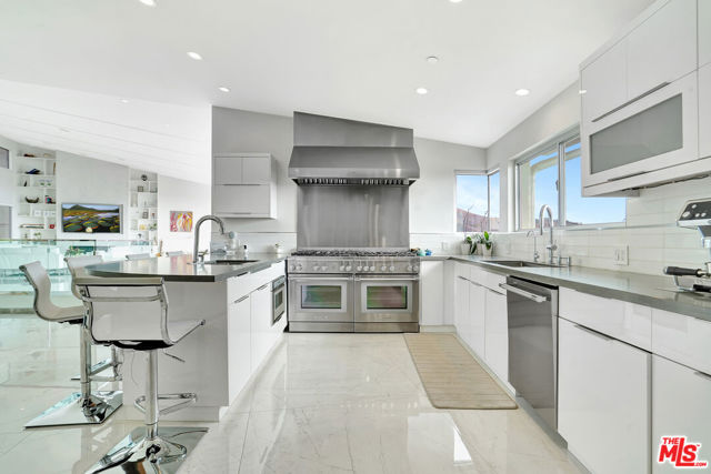 28405 Via Acero Street, Malibu CA: https://media.crmls.org/mediaz/05278f50-2fd8-463c-8dfe-caa3c6451720.jpg