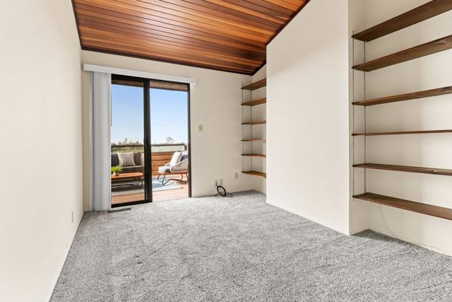 6960 Via Estrada, La Jolla CA: https://media.crmls.org/mediaz/0527bf9d-0738-4303-bd3d-2c7d192208ee.jpg