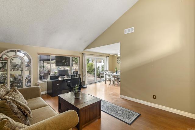 Detail Gallery Image 9 of 36 For 7756 Flanders Dr, San Diego,  CA 92126 - 3 Beds | 2 Baths