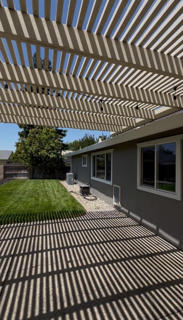 8613 Elk Way, Elk Grove CA: https://media.crmls.org/mediaz/05283cbc-54b2-432e-b89e-35addf890c18.jpg