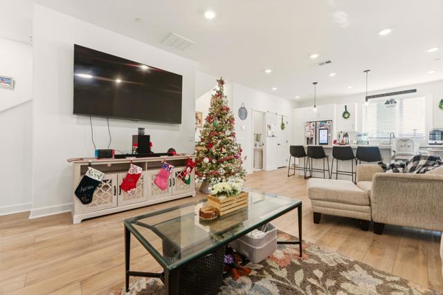 Detail Gallery Image 20 of 46 For 796 Makani St #3,  Chula Vista,  CA 91911 - 4 Beds | 3/1 Baths