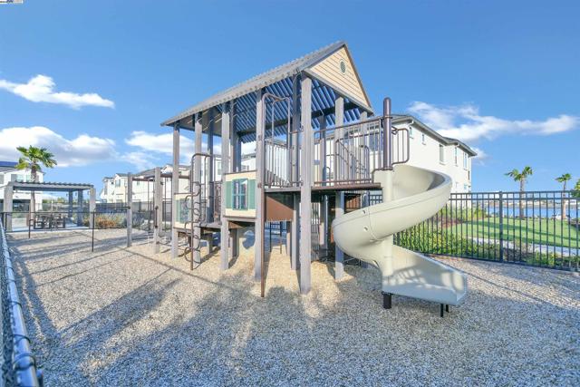 30 Grey Whale Pl, Bethel Island CA: https://media.crmls.org/mediaz/05292cf2-fdc0-402f-9353-fbc4592ada57.jpg