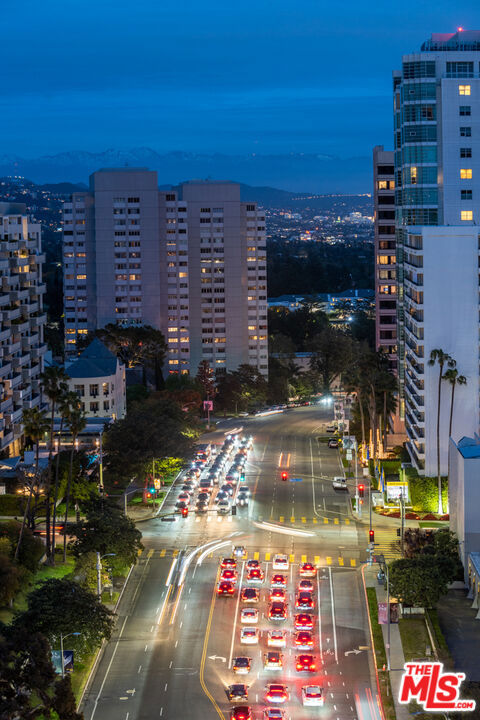 10445 Wilshire Boulevard, Los Angeles CA: https://media.crmls.org/mediaz/052930cc-1c9c-4c13-bc2d-53183dcd6950.jpg