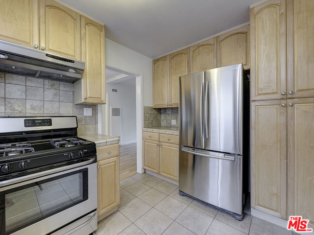1217 North Crescent Heights Boulevard, B photo 8