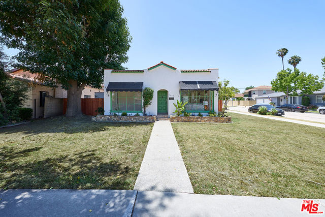 3653 Falcon Avenue, Long Beach CA: https://media.crmls.org/mediaz/05295f36-1469-4453-9125-0c5c1c78978f.jpg