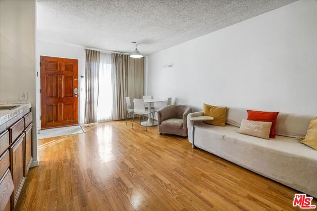 5036 Echo Street, Los Angeles CA: https://media.crmls.org/mediaz/0529994b-850f-4740-9e53-e46952e80f5f.jpg