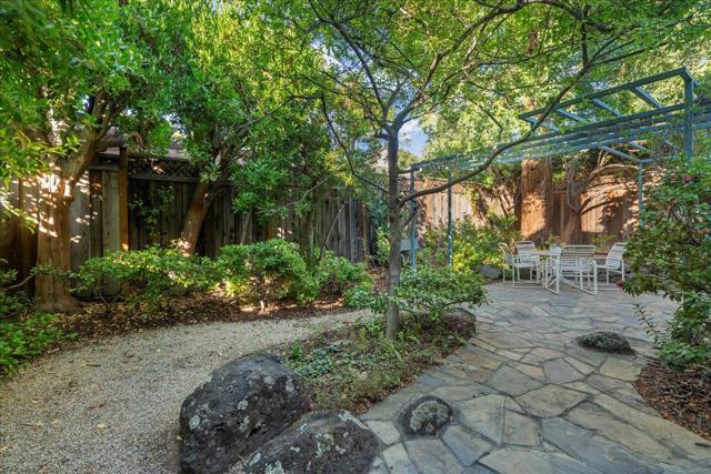 4173 El Camino Real, Palo Alto CA: https://media.crmls.org/mediaz/0529bd1d-253b-405b-b64b-495d85870bbd.jpg