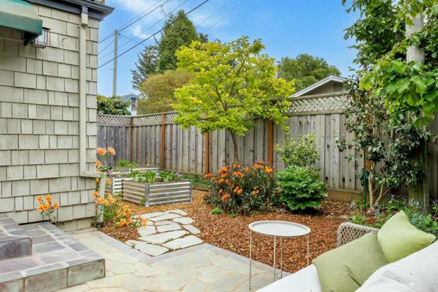5334 Soquel Drive, Soquel CA: https://media.crmls.org/mediaz/052a0a20-32df-4c4a-9162-b311de746bb9.jpg
