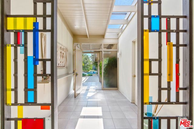 7545 Kimdale Lane, Los Angeles CA: https://media.crmls.org/mediaz/052a2834-fad5-4c84-bcf4-4b3863101b3f.jpg