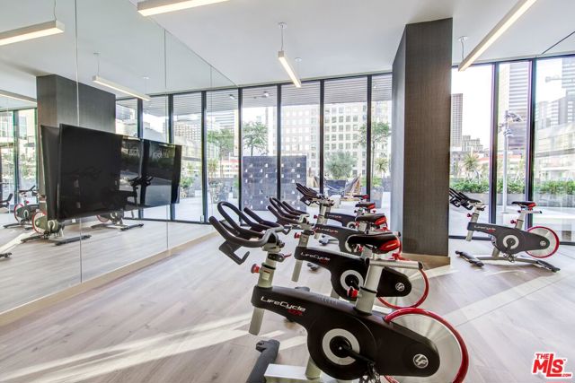 801 S OLIVE Street, Los Angeles CA: https://media.crmls.org/mediaz/052a3fb3-e445-40b2-bf23-f63c20518bf9.jpg